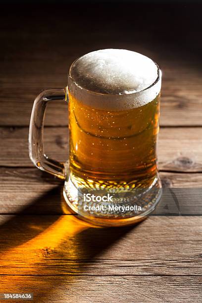 Mug 맥주 노랑에 대한 스톡 사진 및 기타 이미지 - 노랑, 따르기, 라거