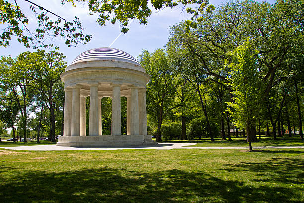 istock World War II Memorial, Washington USA 184587239
