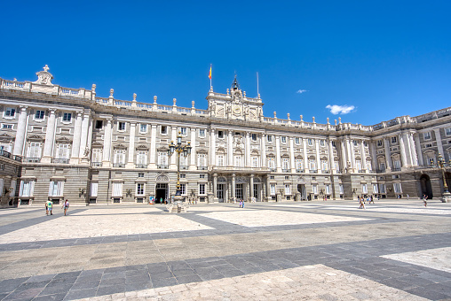 Plaza d'Espanya. Central plaza bordered by architectural landmarks, with fountain shows, shopping and an arena.