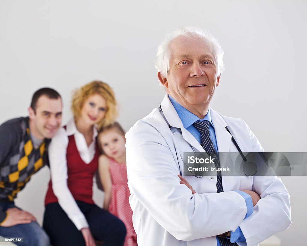 Medico Senior, ritratto - Foto stock royalty-free di 60-64 anni