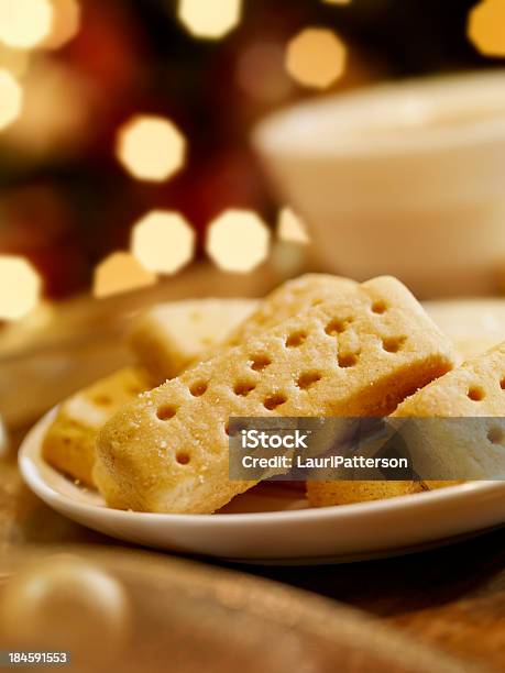 Bolacha Amanteigada Biscoitos De Natal Tempo - Fotografias de stock e mais imagens de Alimentação Não-saudável - Alimentação Não-saudável, Amontoar, Bebida