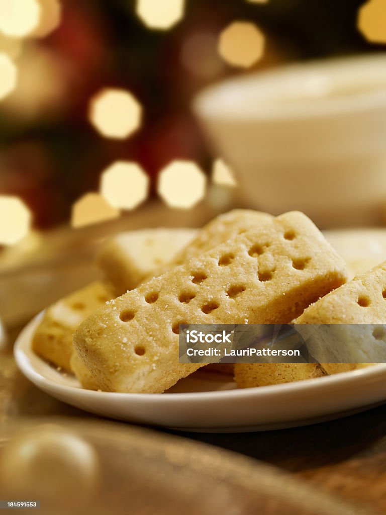 Песочное печенье cookie на Рождество - Стоковые фото Ёлочная гирлянда роялти-фри
