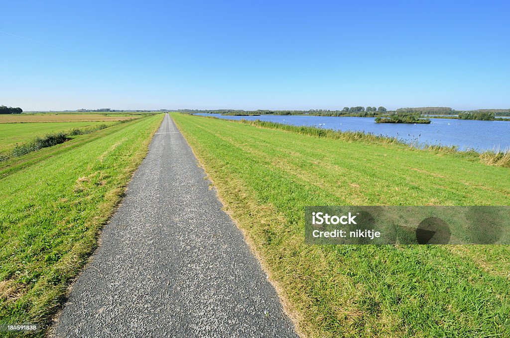 Radweg auf den Deich - Lizenzfrei Einspurige Straße Stock-Foto