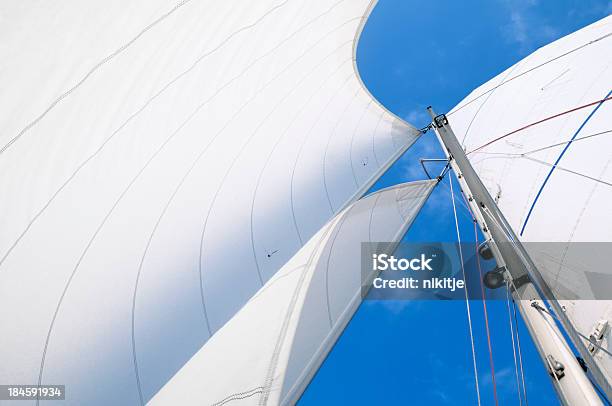 Weiße Segel Stockfoto und mehr Bilder von Abstrakt - Abstrakt, Segelschiff, Aufnahme von unten