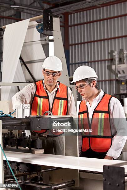 Engineers In Outsourcing Drucken Industrie Stockfoto und mehr Bilder von Fabrik - Fabrik, Qualitätsprüfer, Terminplanung