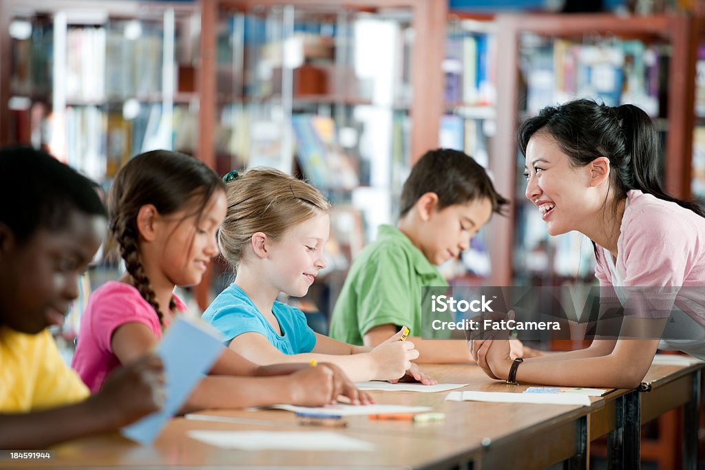 초등학교 kids - 로열티 프리 교사-교육 관련 직업 스톡 사진