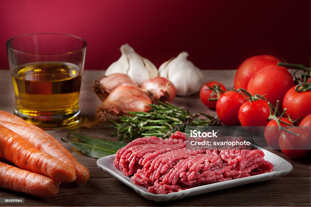 Ingredienti per il ragù alla Bolognese - Foto stock royalty-free di Aglio - Alliacee