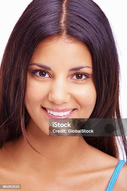 Foto de Jovem Mulher Com Um Lindo Sorriso e mais fotos de stock de 20 Anos - 20 Anos, Adulto, Autoconfiança