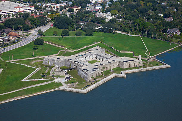 空から見たカスティロデマルコス、フロリダ州セントオーガスティン - st augustine florida usa fort ストックフォトと画像