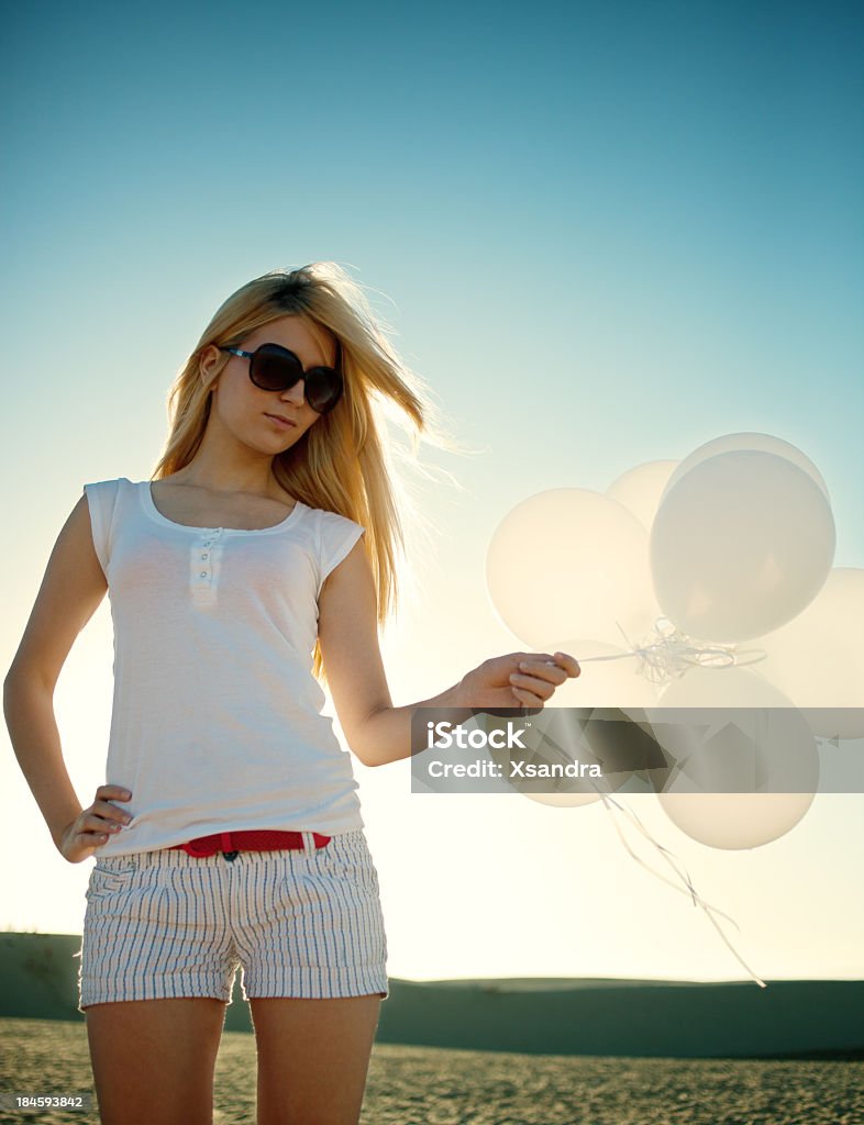 Menina com balões de moda - Foto de stock de 20-24 Anos royalty-free