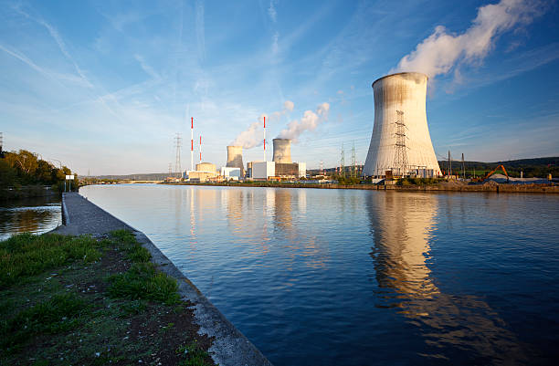 원자력 발전소, 강 - tihange 뉴스 사진 이미지
