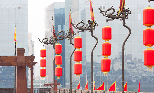 xian- 고대 성벽 붉은 등 - china xian chinese lantern wall 뉴스 사진 이미지