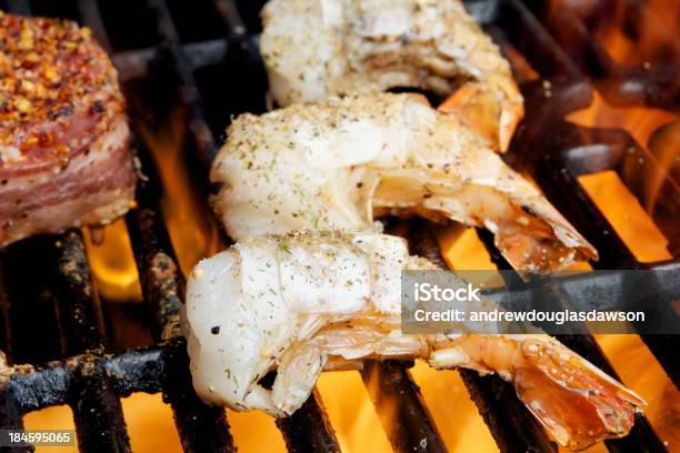 Deliziosa Shrimip Sul Barbecue - Fotografie stock e altre immagini di Alla griglia - Alla griglia, Ambientazione esterna, Barbecue - Cibo