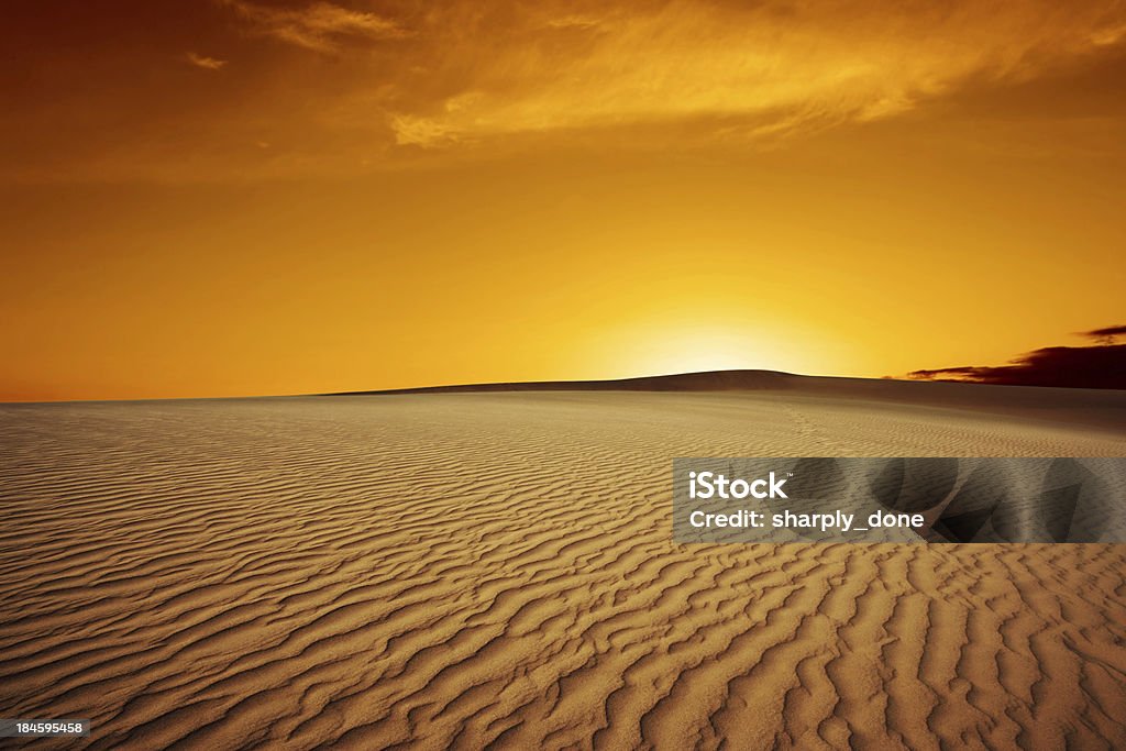 XL puesta del sol del desierto de arena - Foto de stock de Desierto libre de derechos