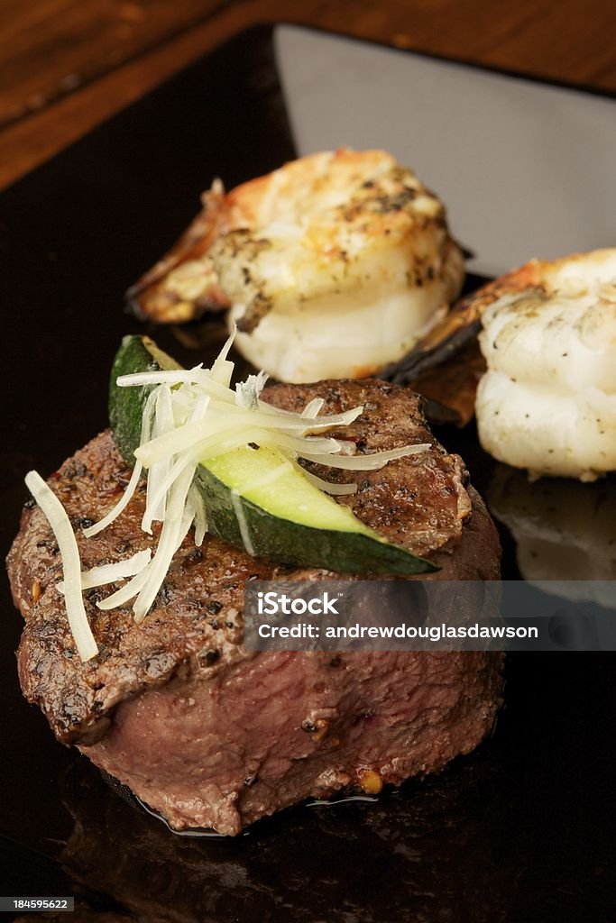 Saftiges Filet Mignon mit Jumbo-Shrimps - Lizenzfrei Filet Mignon Stock-Foto