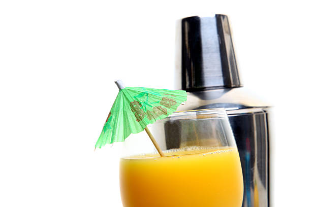 shaker da cocktail - drink umbrella umbrella parasol drink foto e immagini stock