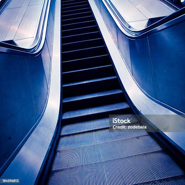 Ubahnstation In London Niemand Rolltreppe Stockfoto und mehr Bilder von Architektur - Architektur, Aufnahme von unten, Bahnhof