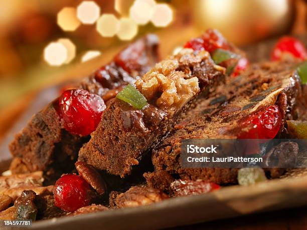 Foto de Bolo De Frutas No Natal e mais fotos de stock de Bolo de Frutas - Bolo de Frutas, Natal, Feriado - Evento