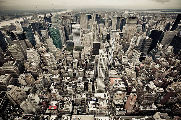 istock wide angle view from teh empire state buidling, new york 184598075