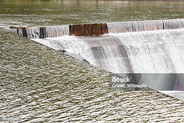 La Energía Hidroeléctrica Empresa Reservoir Dam Cascada Foto de stock y más banco de imágenes de Dique - Objeto fabricado