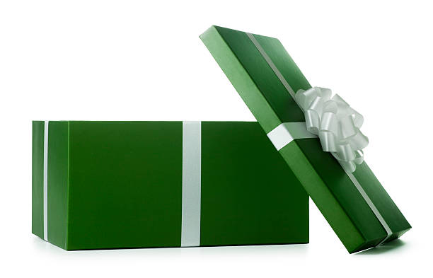 weihnachtsgeschenk auf weiß - green box stock-fotos und bilder