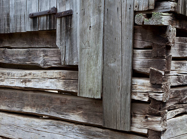 istock Cades Cove barn corner, close-up 184599339