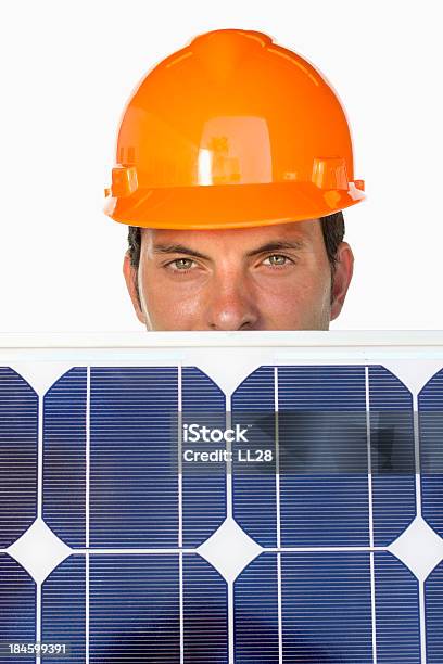 Atrás Da Célula Fotoeléctrica - Fotografias de stock e mais imagens de Adulto - Adulto, Capacete, Capacete de Obra