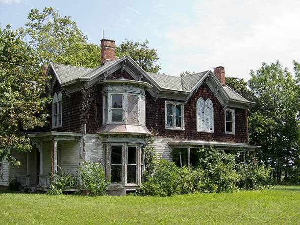 Old Abandoned Victorian Farmhouse An old abandoned Victorian farmhouse. victorian houses exterior stock pictures, royalty-free photos & images