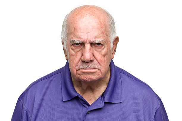 grumpy homme senior - irritation photos et images de collection
