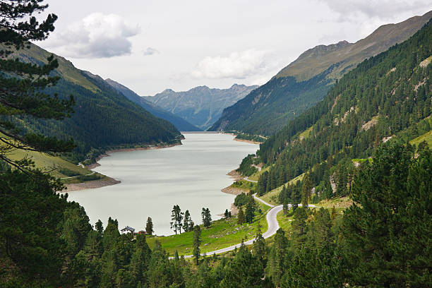 gepatsch reservoir an kaunertal, den österreichischen alpen - kaunertal stock-fotos und bilder