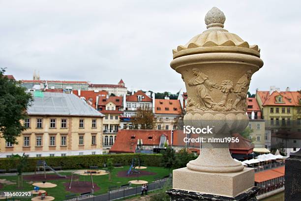 Malá Strana Widok Z Mostu Karola W Dawn - zdjęcia stockowe i więcej obrazów Bez ludzi - Bez ludzi, Element architektoniczny, Europa - Lokalizacja geograficzna