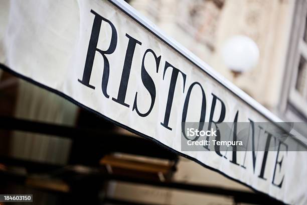 Foto de Placa Do Restaurante Na Cobertura Cozinha Italiana e mais fotos de stock de Milão