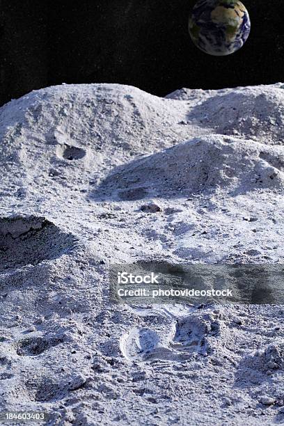 Ingombro Sulla Superficie Della Luna - Fotografie stock e altre immagini di Paesaggio lunare - Paesaggio lunare, Luna, Impronta del piede