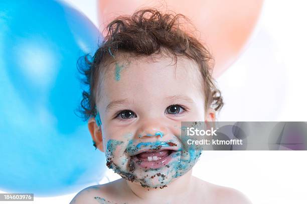 Babyjunge Mit Kuchen Gesicht Stockfoto und mehr Bilder von Menschliches Gesicht - Menschliches Gesicht, Kuchen, Baby