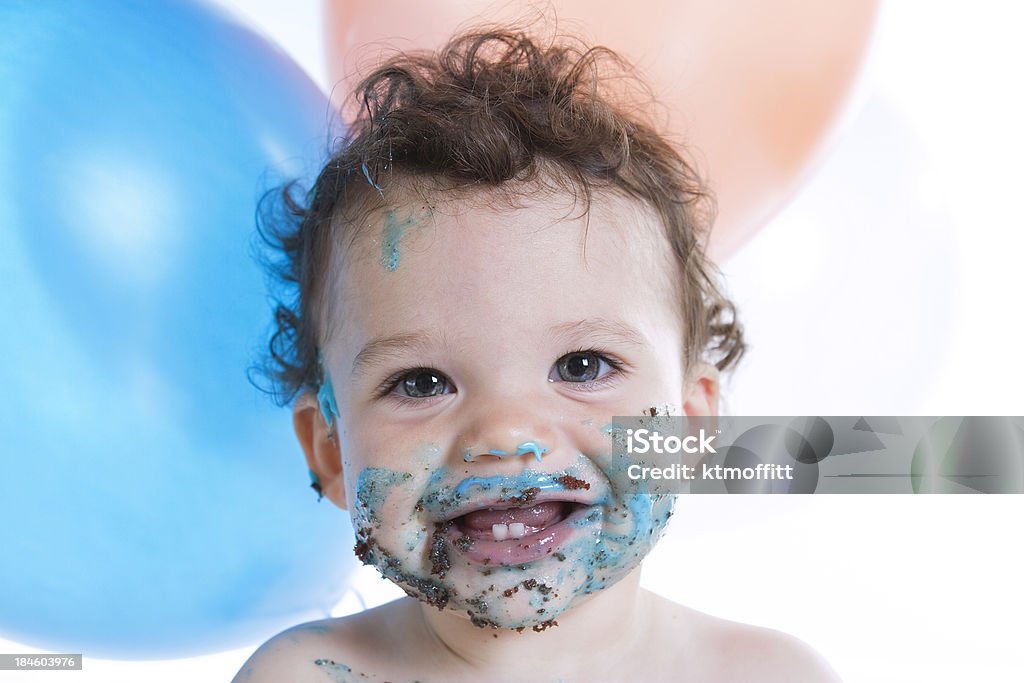 아기 남자아이, 케이크 변모시키십시오 - 로열티 프리 사람 얼굴 스톡 사진
