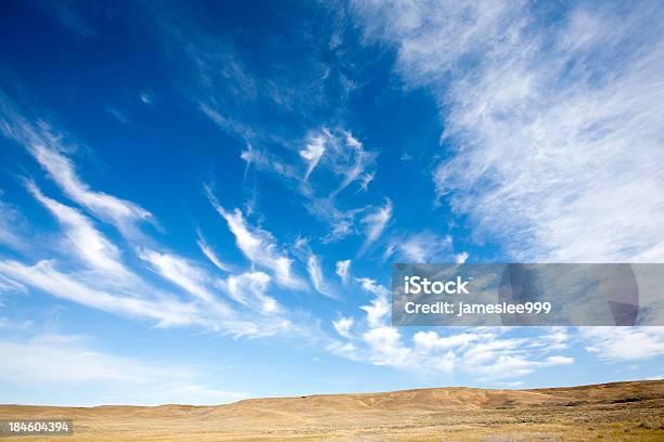 Облачный Пейзаж На Prairie — стоковые фотографии и другие картинки Без людей - Без людей, Белый, Ветер