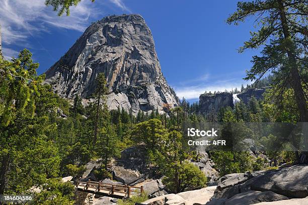 Hiking Trail И Невада Водопад Вернал Йосемити Xxxl — стоковые фотографии и другие картинки Без людей