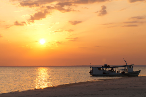 Atardecer en el río amazonas photo