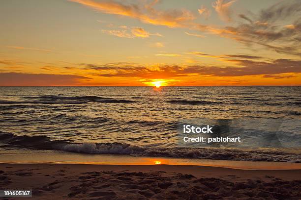 Bellissimo Tramonto Sul Lago Michigan Estate - Fotografie stock e altre immagini di Lago Michigan - Lago Michigan, Tramonto, Spiaggia