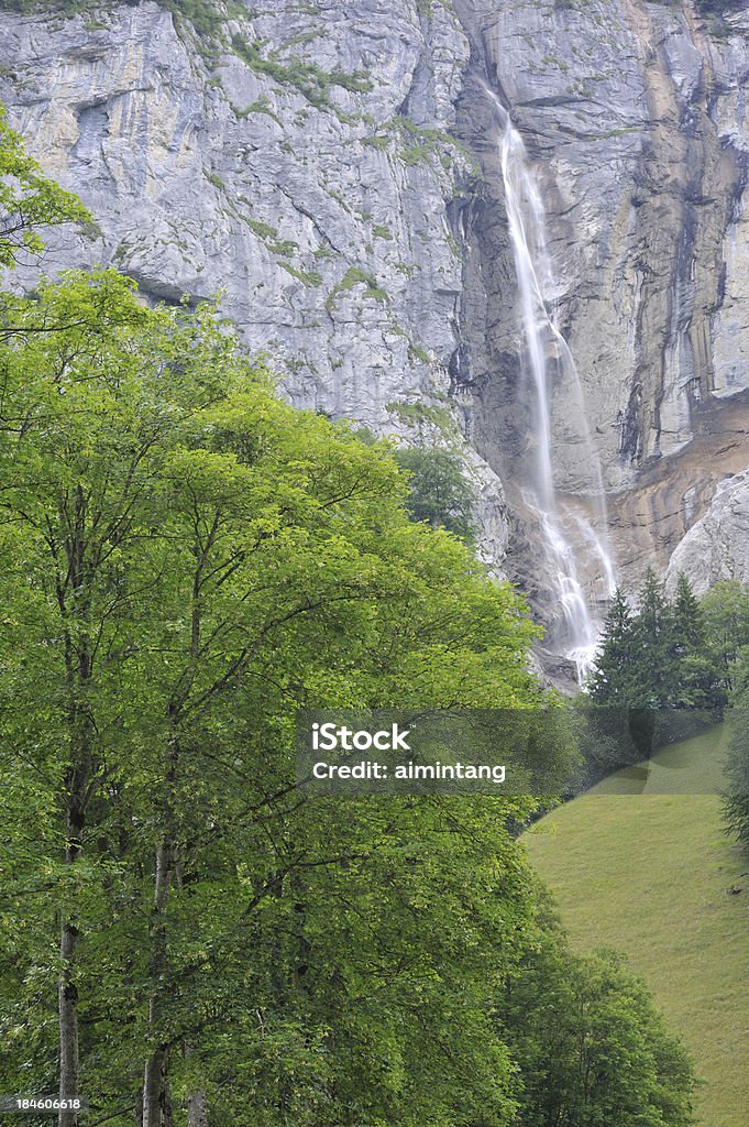 Wodospad w Szwajcarii - Zbiór zdjęć royalty-free (Berneński Oberland)