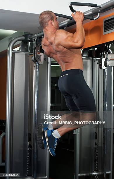 Chinups Stockfoto und mehr Bilder von Aktiver Lebensstil - Aktiver Lebensstil, Anaerobes Training, Anstrengung