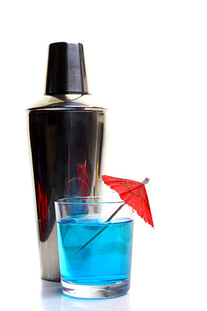 azul cóctel con agitador - drink umbrella cocktail glass isolated fotografías e imágenes de stock