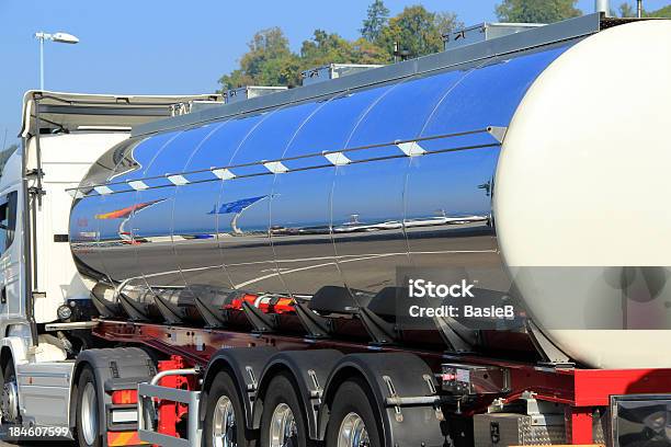 Tank Lkw Für Lebensmittel Nachweislich Schäden Hervorruft Stockfoto und mehr Bilder von Lastauto