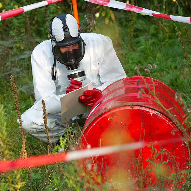 usuwanie zanieczyszczeń, działania - toxic waste toxic substance remediation cleanup zdjęcia i obrazy z banku zdjęć