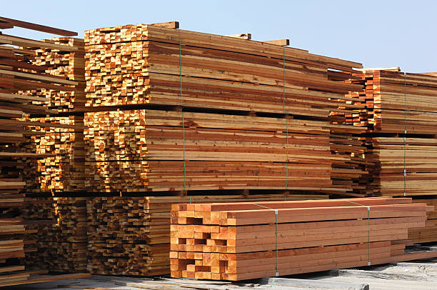 комплекты просто измельченный побережье redwood lumber - timber lumber industry redwood stack стоковые фото и изображения