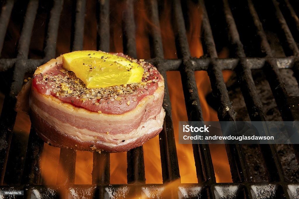 Filet mignon na grill - Zbiór zdjęć royalty-free (Barbecue)