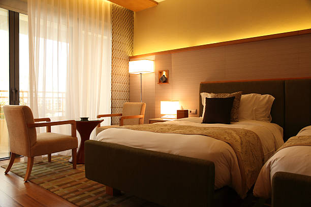 럭셔리 호텔 객실 - hotel bedroom bed contemporary 뉴스 사진 이미지
