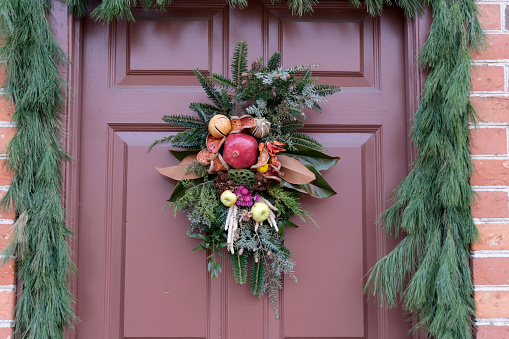 Beautiful colonial Christmas wreaths made of different materials .