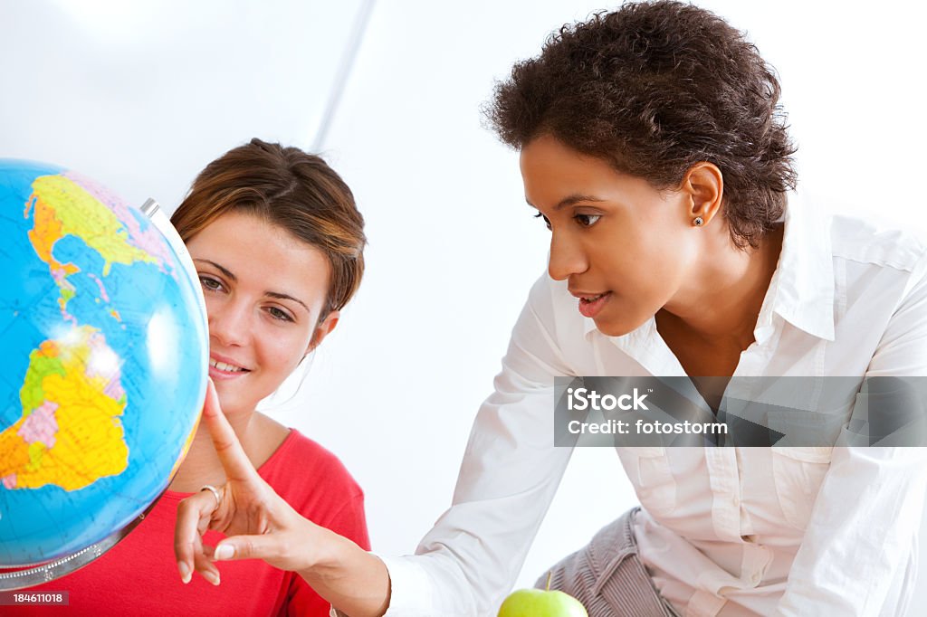 Mostrando África en globo - Foto de stock de Adolescente libre de derechos