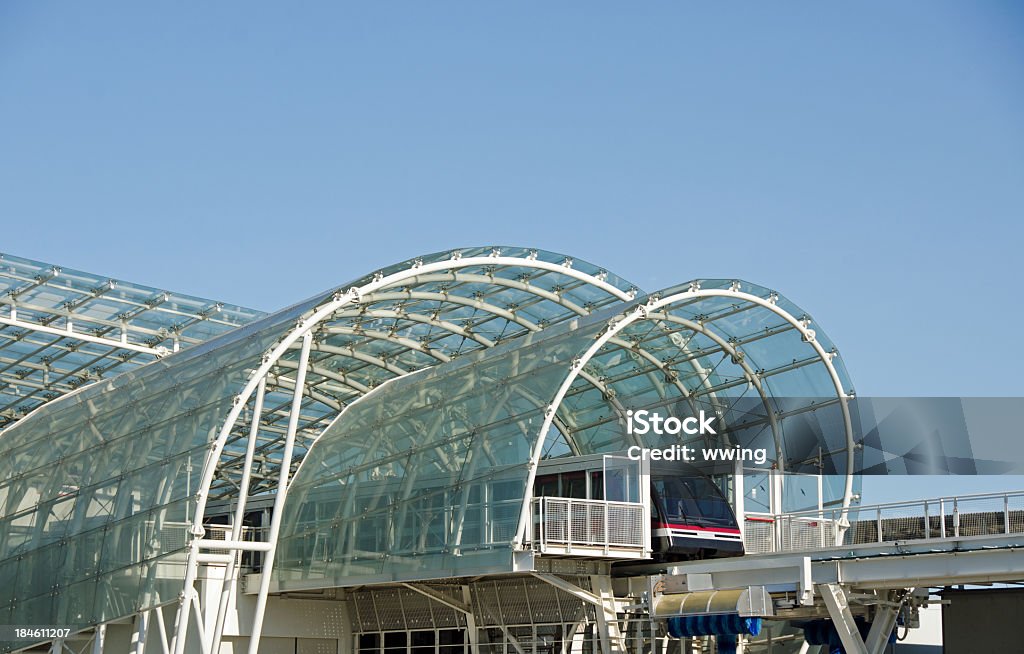 Dettagli in vetro e acciaio di Venezia Monorail Station - Foto stock royalty-free di Architettura